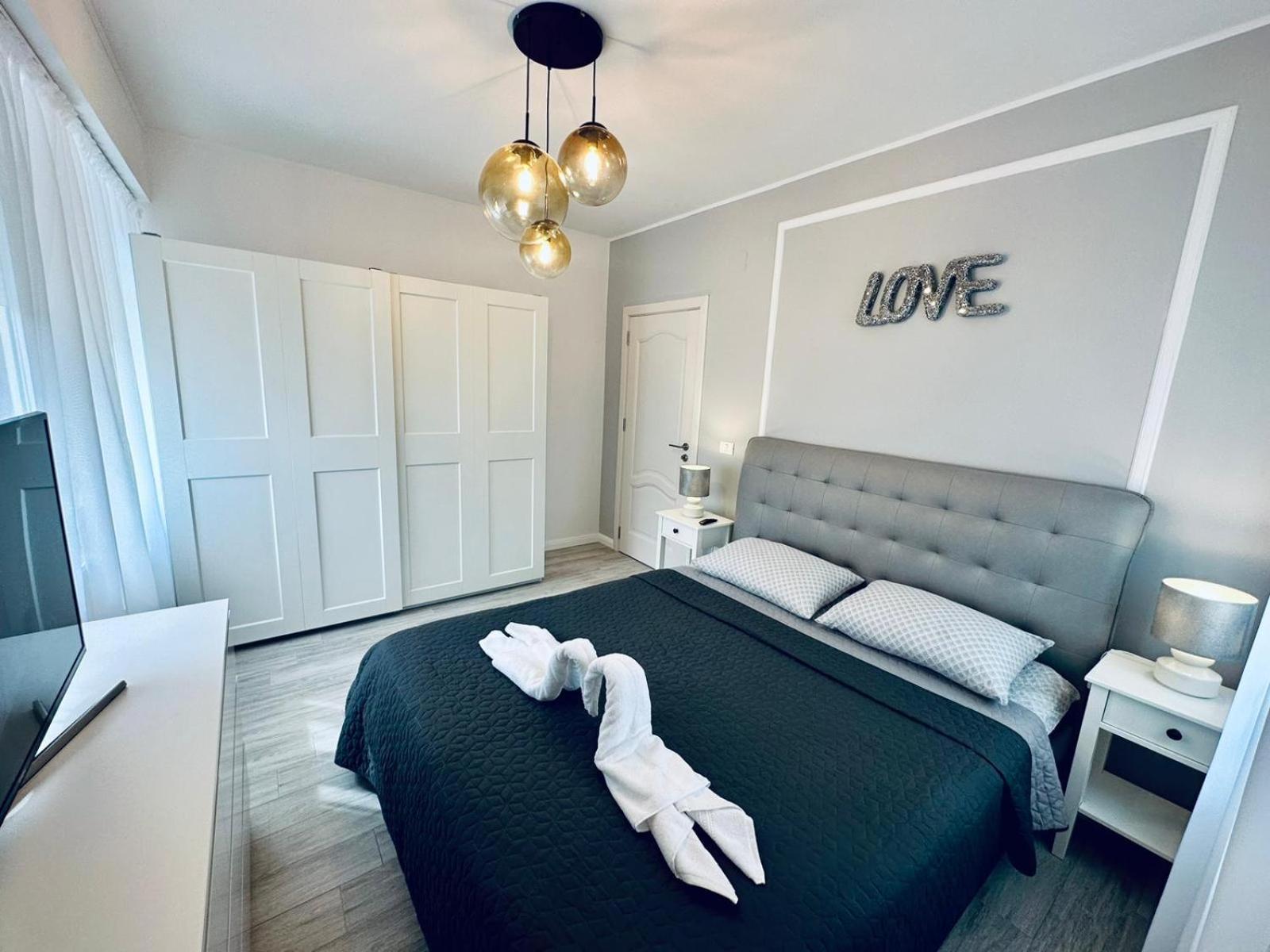 Sofiapartment Oradea Buitenkant foto