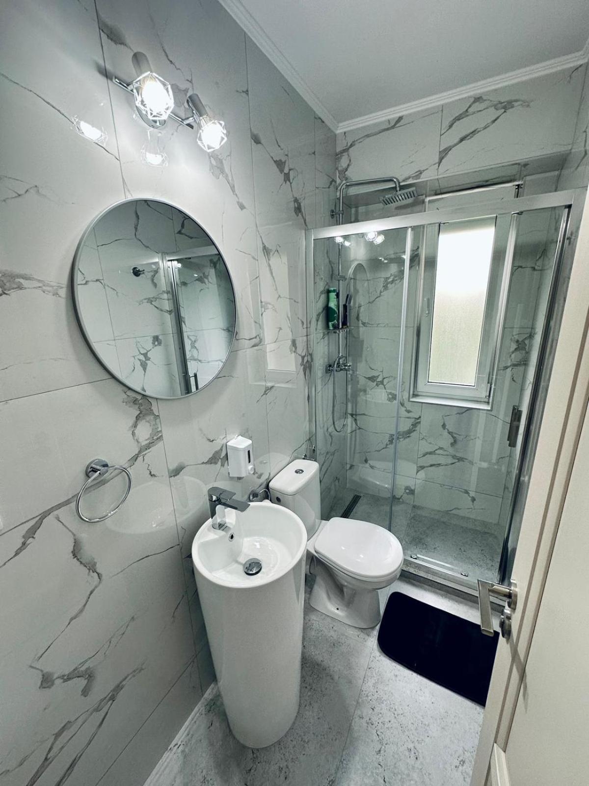 Sofiapartment Oradea Buitenkant foto